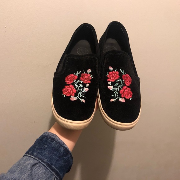 SO Rose Slip-on’s - Picture 1 of 7